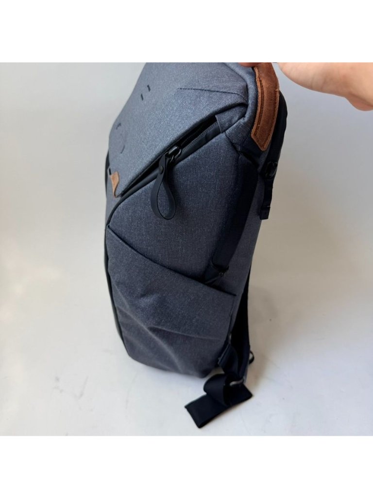 Nwt Peak Design Everyday Backpack 20l Gray ( Customized) Laptop Travel Bag — image 3 of 8